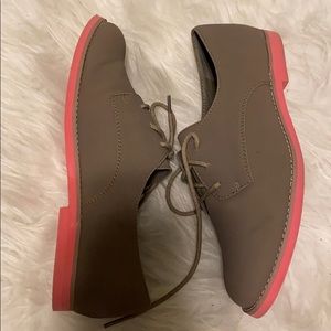 Women’s Bakers Shoes Taupe Oxfords